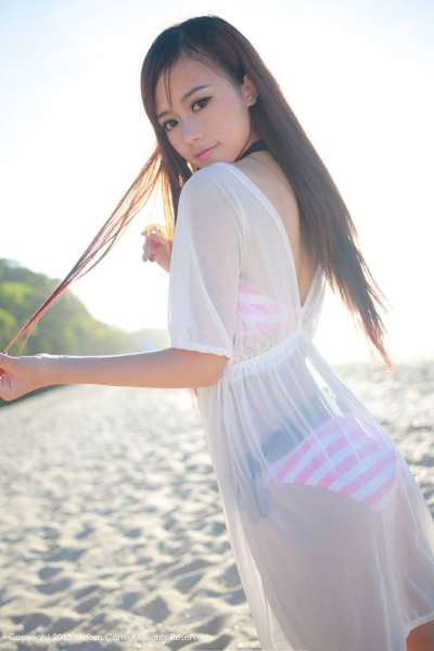 toro羽住-腹黑贫乳腰窝美臀萝莉女神图集