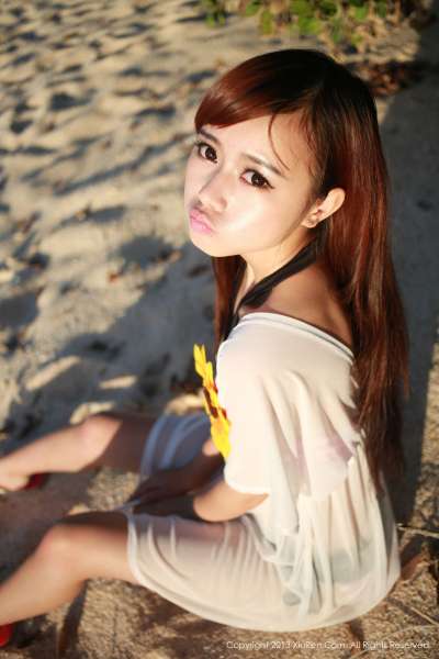 toro羽住-腹黑贫乳腰窝美臀萝莉女神图集