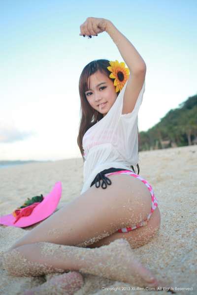 toro羽住-腹黑贫乳腰窝美臀萝莉女神图集