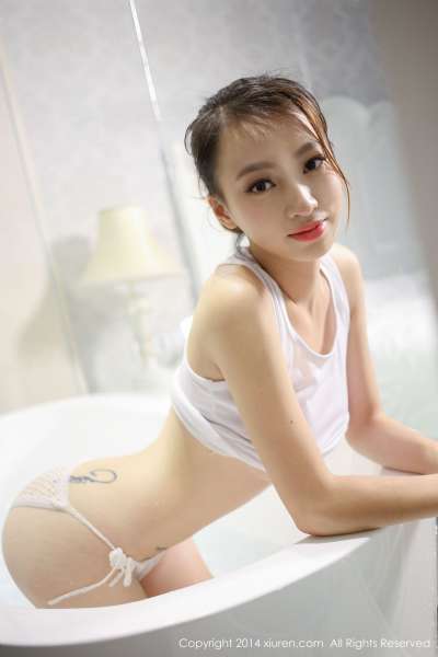 新模特丽莉Lily丶翘臀美女初登场