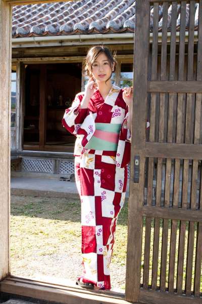 村上友梨《たわわに実った...真夏の果実！》巨乳写真集