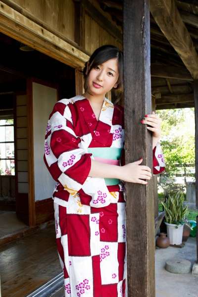 村上友梨《たわわに実った...真夏の果実！》巨乳写真集