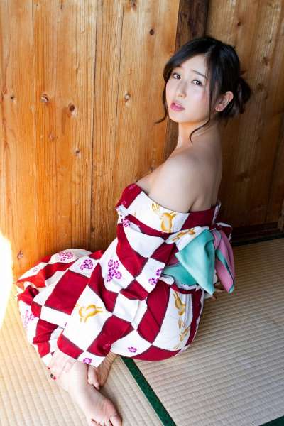 村上友梨《たわわに実った...真夏の果実！》巨乳写真集