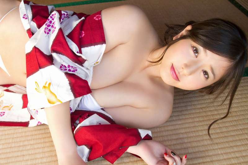 村上友梨《たわわに実った...真夏の果実！》巨乳写真集