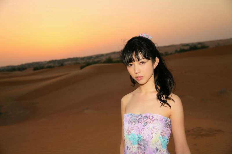 富樫あずさ《禁断のドバイ》翘臀女优写真集