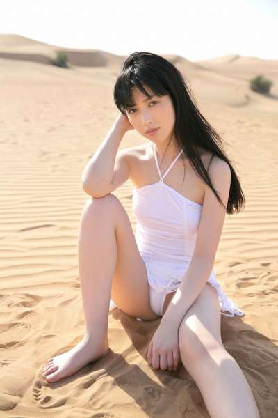富樫あずさ《禁断のドバイ》翘臀女优写真集