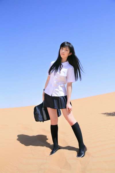 富樫あずさ《禁断のドバイ》翘臀女优写真集