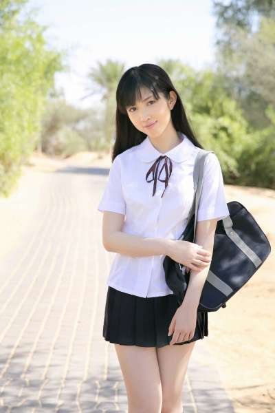 富樫あずさ《禁断のドバイ》翘臀女优写真集