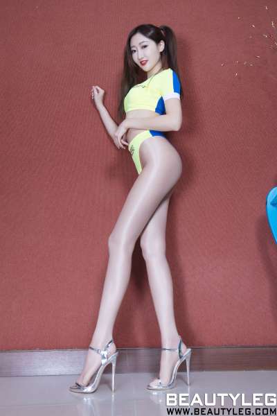 腿模Minnie 高叉美腿制服性感写真