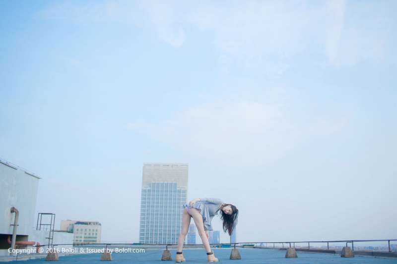 郁郁 - 粉色天台 翘臀写真套图