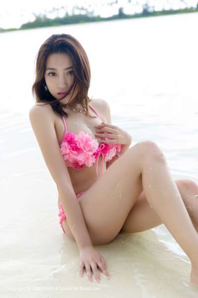 许诺Sabrina - 沙滩花样 长腿写真套图