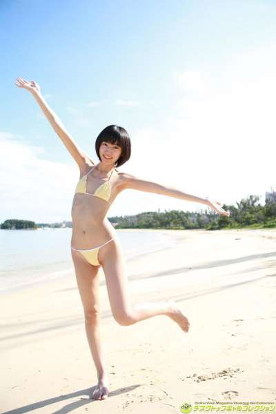 保田真愛 - 艶やかなお尻は見る者すべてを魅了する！长腿翘臀女优写真