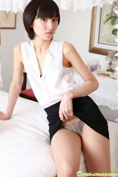 保田真愛 - 艶やかなお尻は見る者すべてを魅了する！长腿翘臀女优写真