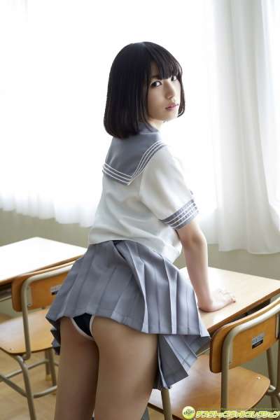 村上りいな - グミとアイドル大好きな美少女の制服物語！女优制服诱惑