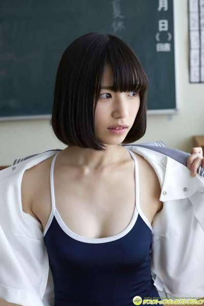 村上りいな - グミとアイドル大好きな美少女の制服物語！女优制服诱惑