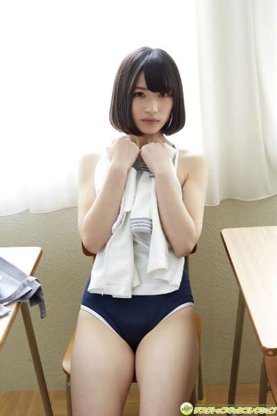村上りいな - グミとアイドル大好きな美少女の制服物語！女优制服诱惑