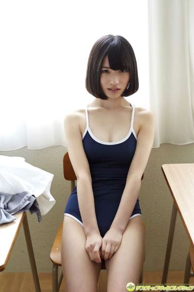村上りいな - グミとアイドル大好きな美少女の制服物語！女优制服诱惑