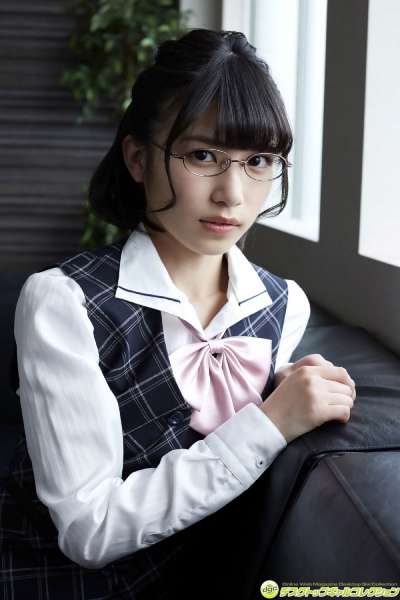 村上りいな - グミとアイドル大好きな美少女の制服物語！女优制服诱惑