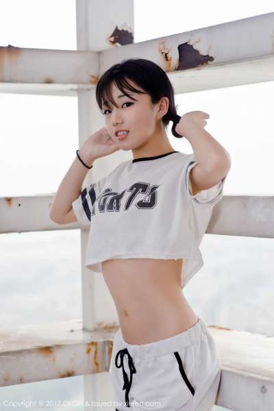 仓井优香 - 天台演绎日系风采诱惑图片