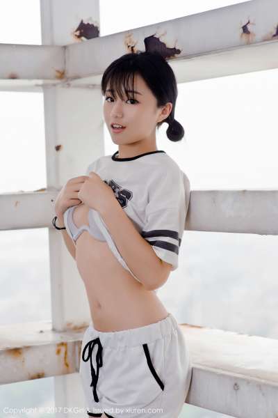 仓井优香 - 天台演绎日系风采诱惑图片