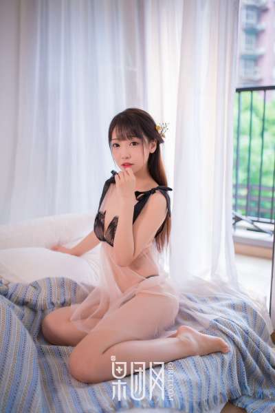 可爱萝莉蕾丝诱惑！ 激情写真套图
