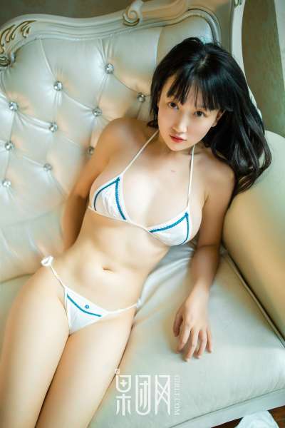 今夜故事就在27楼发生...... 写真套图