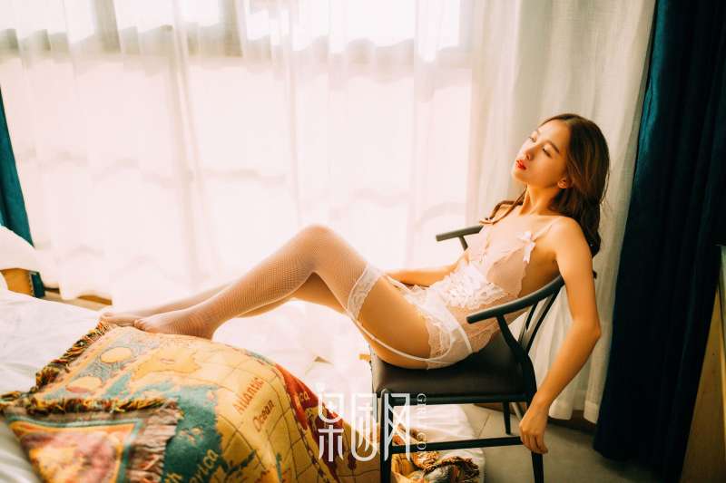 童颜少女的甜语花言 娇嫩写真套图