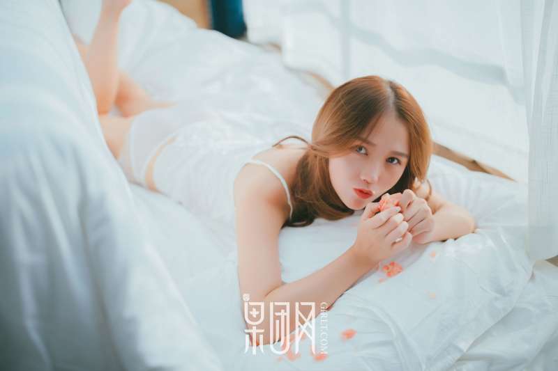 童颜少女的甜语花言 娇嫩写真套图