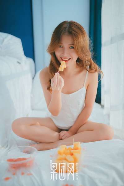 童颜少女的甜语花言 娇嫩写真套图