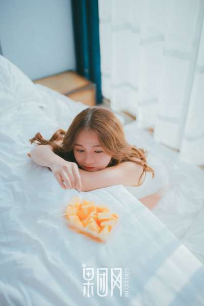 童颜少女的甜语花言 娇嫩写真套图