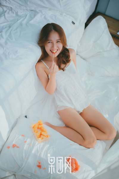 童颜少女的甜语花言 娇嫩写真套图