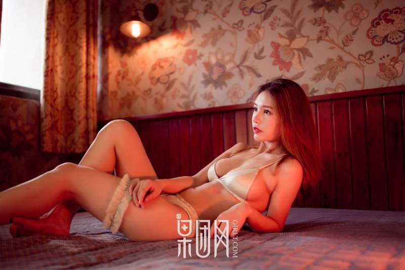 邻家熟女~内衣秀邀君共赏！