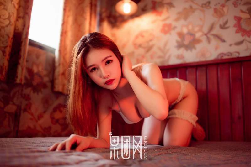 邻家熟女~内衣秀邀君共赏！