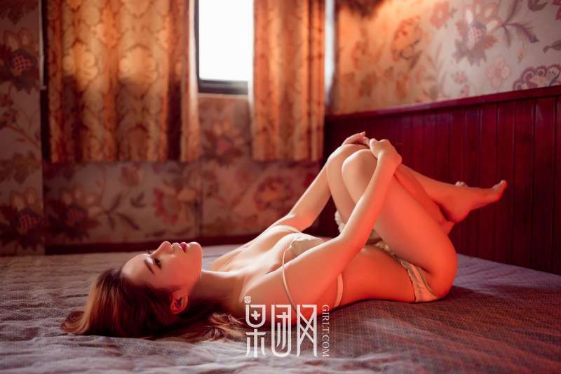 邻家熟女~内衣秀邀君共赏！