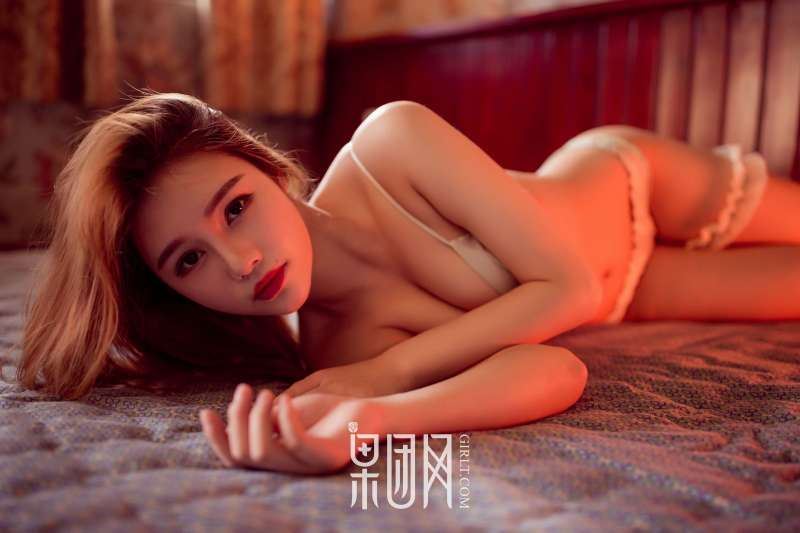 邻家熟女~内衣秀邀君共赏！