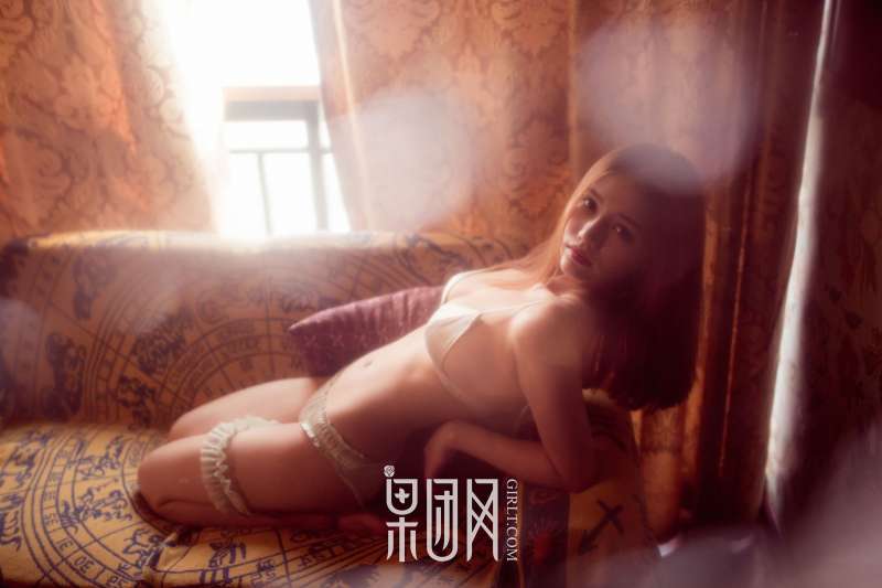 邻家熟女~内衣秀邀君共赏！