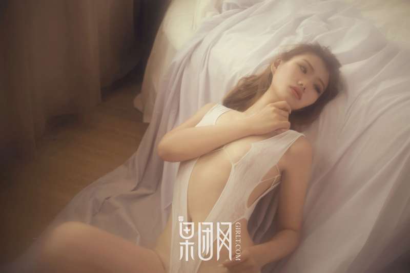 翘臀美女姗姗 - 蕾丝小丁中秋狂欢！