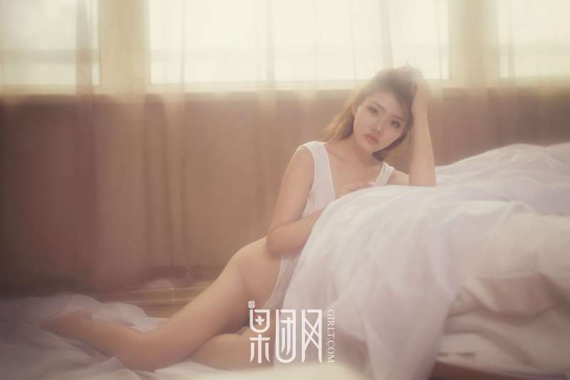翘臀美女姗姗 - 蕾丝小丁中秋狂欢！