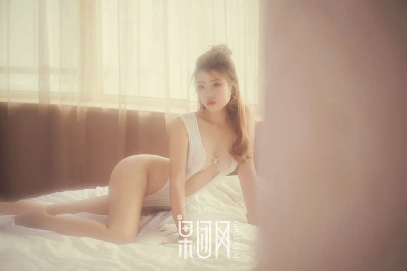 翘臀美女姗姗 - 蕾丝小丁中秋狂欢！