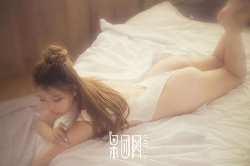 翘臀美女姗姗 - 蕾丝小丁中秋狂欢！