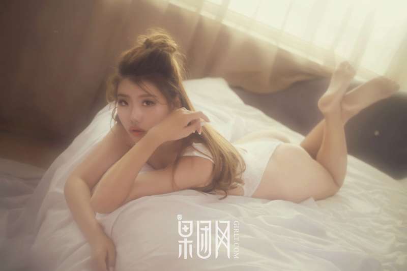 翘臀美女姗姗 - 蕾丝小丁中秋狂欢！