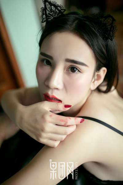 万万 - 硬朗御姐真空上阵大秀美背，浴缸湿身无比勾魂诱惑激情图集