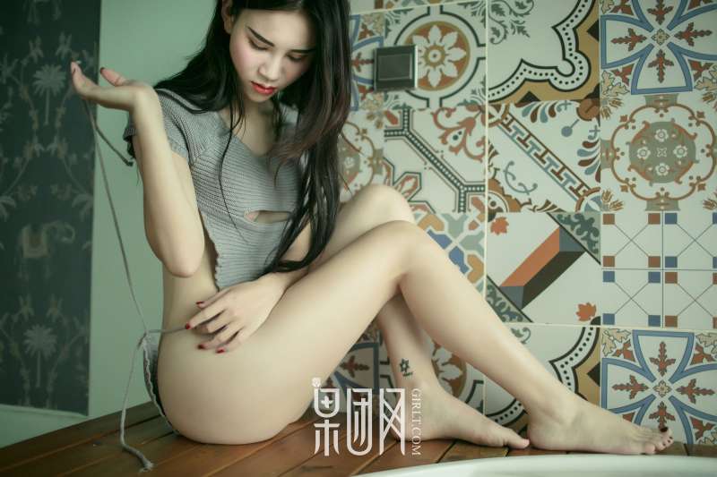 万万 - 硬朗御姐真空上阵大秀美背，浴缸湿身无比勾魂诱惑激情图集