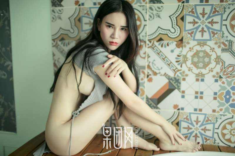 万万 - 硬朗御姐真空上阵大秀美背，浴缸湿身无比勾魂诱惑激情图集