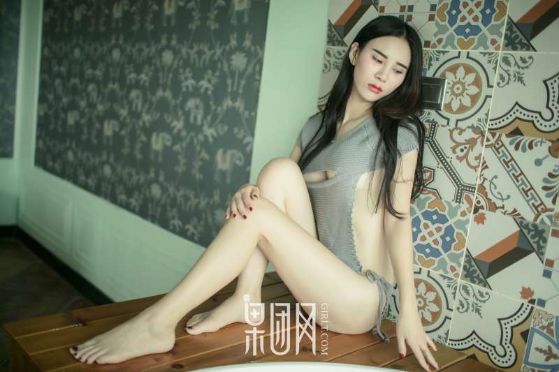万万 - 硬朗御姐真空上阵大秀美背，浴缸湿身无比勾魂诱惑激情图集
