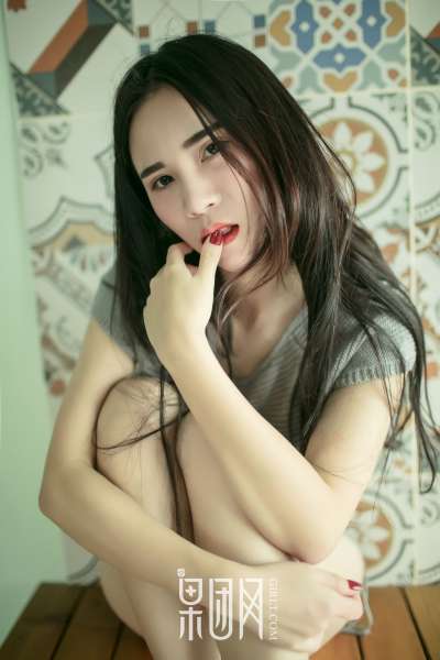 万万 - 硬朗御姐真空上阵大秀美背，浴缸湿身无比勾魂诱惑激情图集