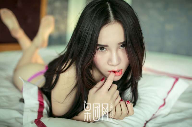 万万 - 硬朗御姐真空上阵大秀美背，浴缸湿身无比勾魂诱惑激情图集