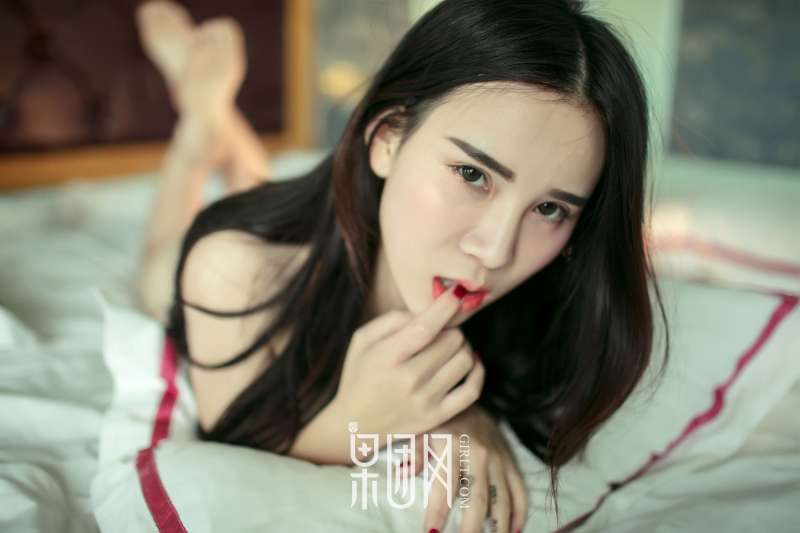 万万 - 硬朗御姐真空上阵大秀美背，浴缸湿身无比勾魂诱惑激情图集