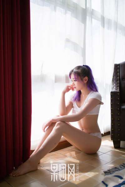 紫发豪乳妹~蜜桃臀高翘解锁新姿势！