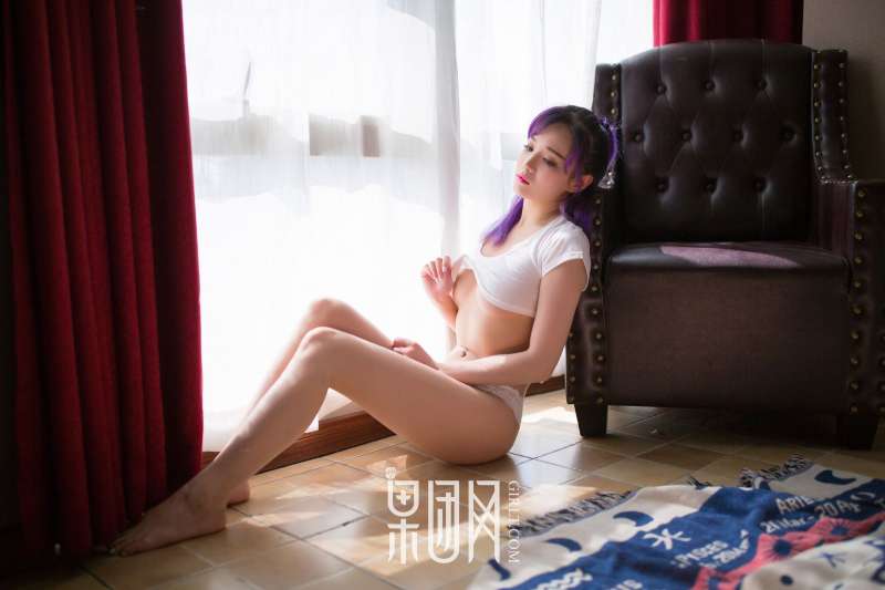 紫发豪乳妹~蜜桃臀高翘解锁新姿势！